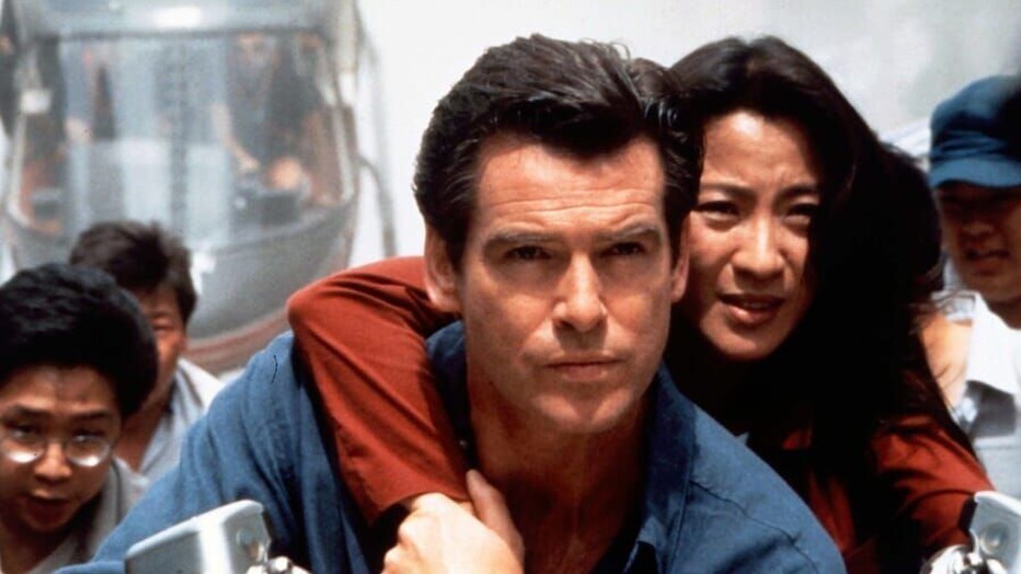 Pierce Brosnan en Michelle Yeoh in Tomorrow Never Dies