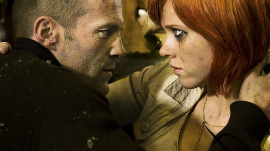 Jason Statham en Natalja Roedakova in Transporter 3