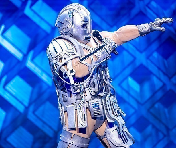 De Robot wint The Masked Singer en is....