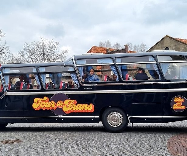 Frans Bauer op reis met BN'ers in Tour de Frans
