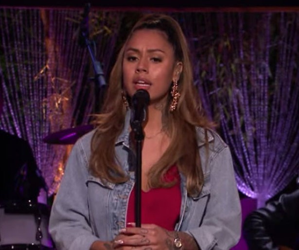 Jochem Myjer wijst op origineel Beste Zangers-cover Tabitha