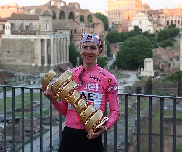 De wielerploegen stellen zichzelf voor in Florence voor de start van de Tour de France 2024