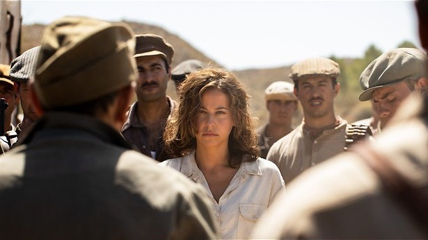 Serie: Uit de klauwen van de Gestapo in Tell Me Who I Am