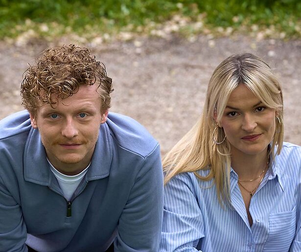 Laura en Jonas krijgen heftig nieuws in de seizoensfinale van Dertigers