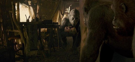 Alexander Skarsgård slingert door de jungle