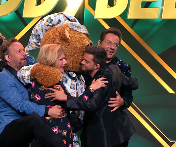 De TV van gisteren: The Masked Singer scoort beregoeie twee miljoen kijkers