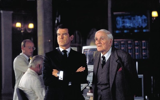 Pierce Brosnan en de oliepijp