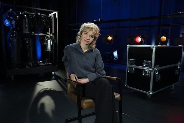 Het podium op, de zalen in