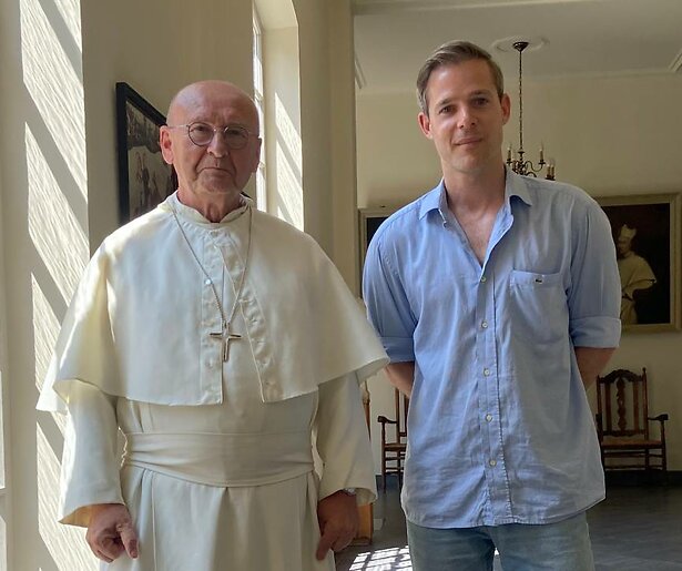 Thomas Cammaert en Noraly Beyer het klooster in voor nieuw tv-programma