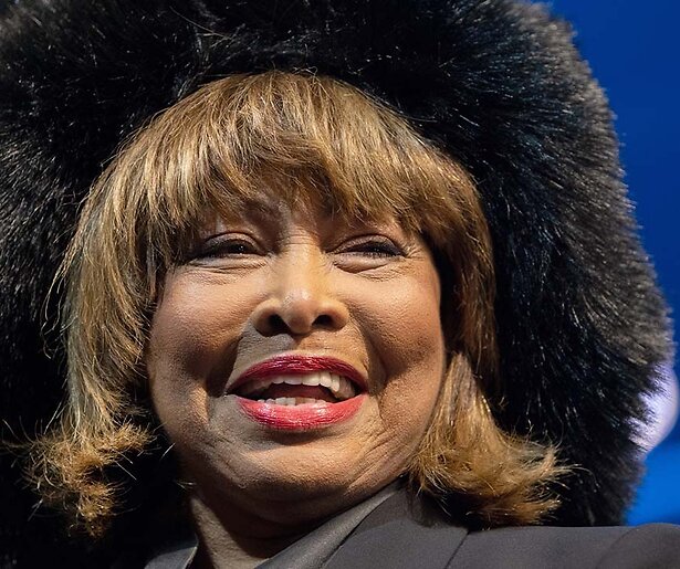 Bekende gezichten halen in Het Beste van... herinneringen op aan Tina Turner