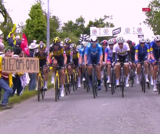 Toeschouwer veroorzaakt enorme valpartij in Tour de France