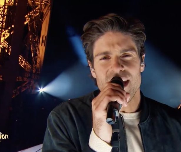 Knappe Franse zanger onthult Songfestival-liedje 