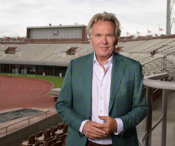 Tom Egbers wil weer op tv, presentator spant kort geding aan tegen NOS 