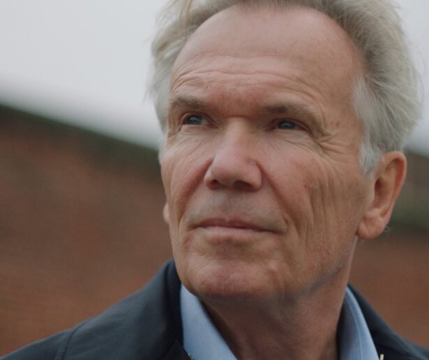 Omroep MAX in gesprek met presentator Tom Egbers over nieuw programma