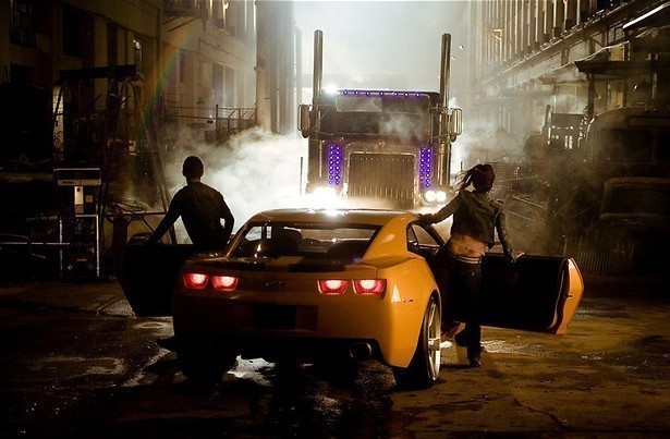 Shia LaBeouf koopt een bijzondere auto