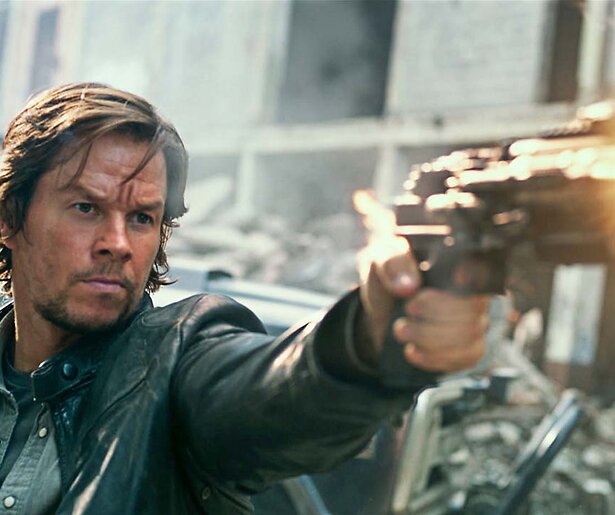 Mark Wahlberg gaat de strijd weer aan in Transformers: The Last Knight