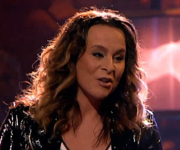 Trijntje Oosterhuis oogst lof voor akoestische Walk Along bij DWDD