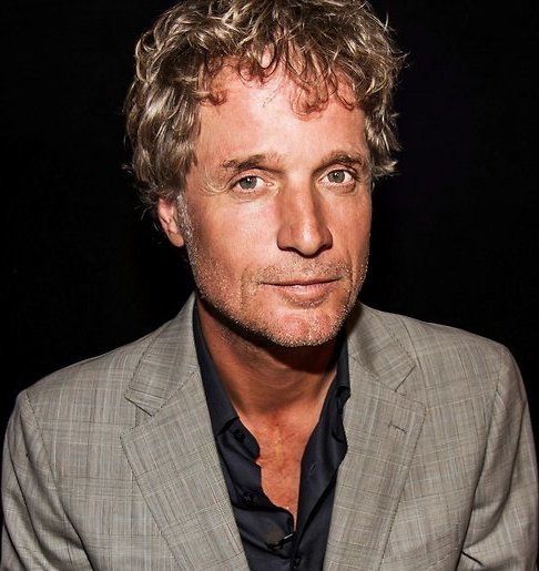 NPO past programmering aan na aanslagen Parijs