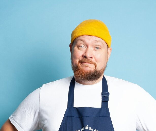 Nick Toet maakt zijn debuut als presentator van Taarten van Babel