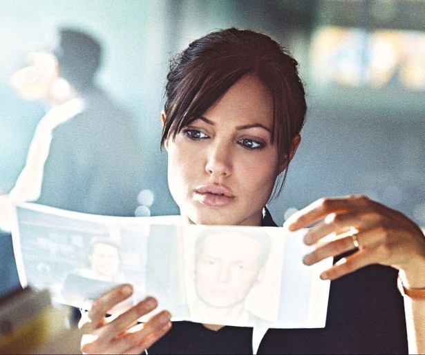 Angelina Jolie is op zoek naar een seriemoordenaar in Taking Lives