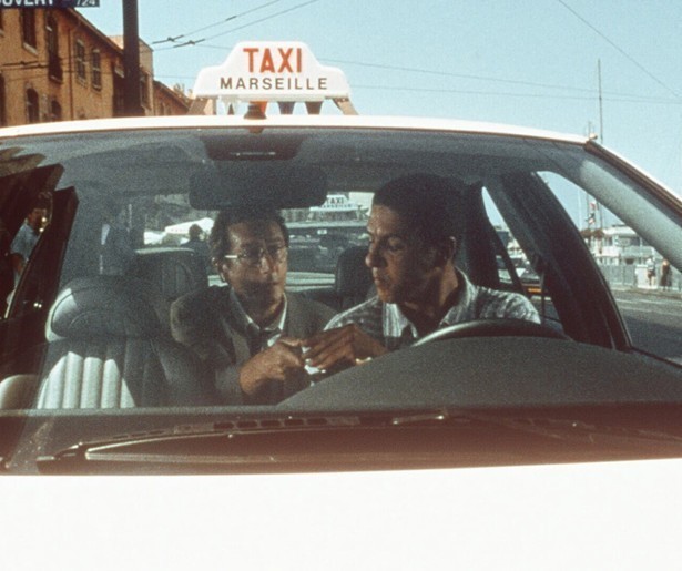 Een taxichauffeur moet plots op boevenjacht in Franse actiekomedie Taxi
