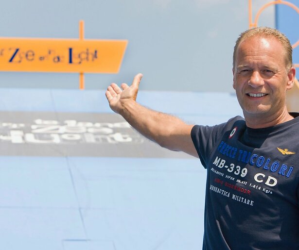 Terugblikken op de optredens van Whitney Houston en Olivia Newton-John in Het Beste van 50 Jaar Te Land, Ter Zee en in de Lucht