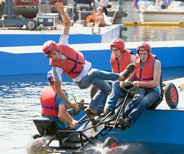 Te Land, Ter Zee en in de Lucht keert terug op de buis