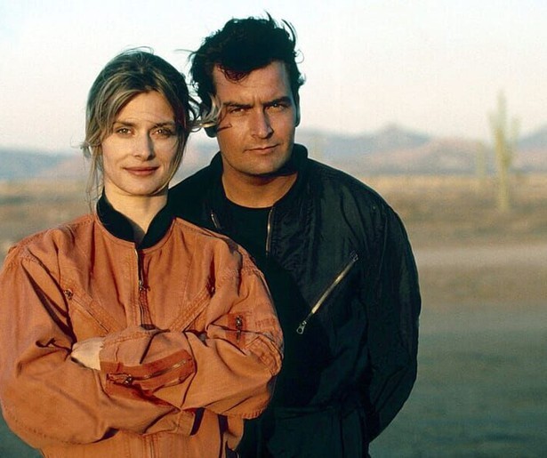 Charlie Sheen wordt voor de gek gehouden in Terminal Velocity op Viaplay TV