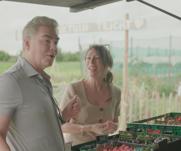 Teun Kapitein en vriendin Lisa nemen een kijkje bij een christelijke zorgboerderij in Teun op de Biblebelt