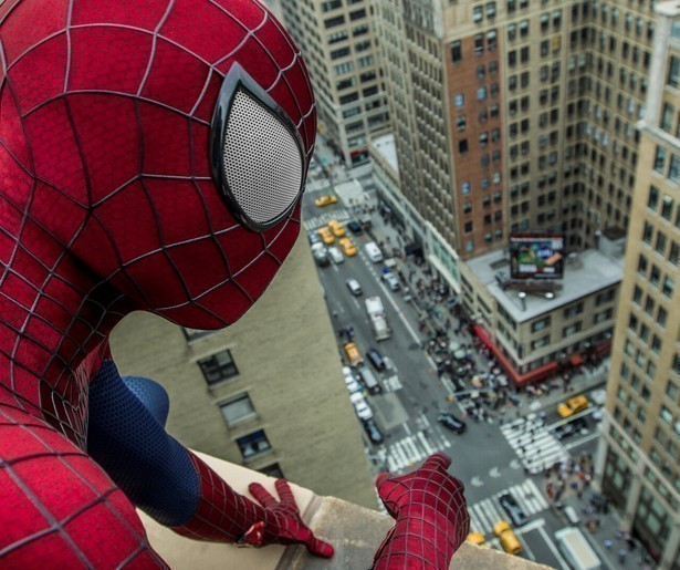 Andrew Garfield redt New York in The Amazing Spider-Man 2