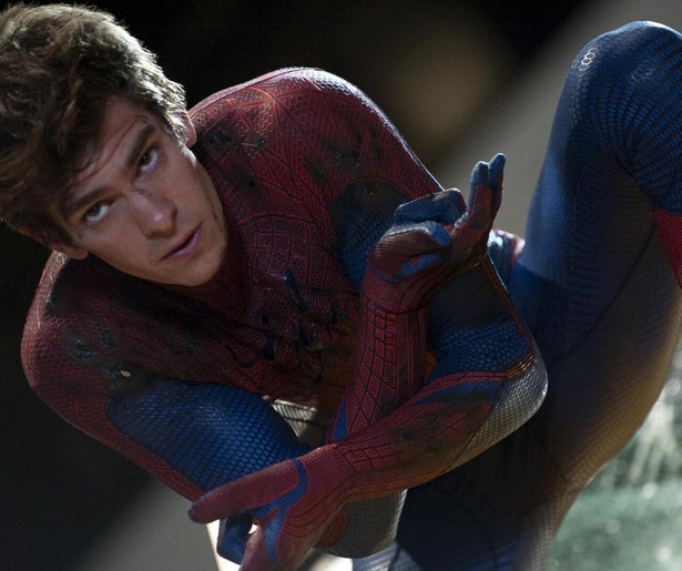 Andrew Garfield bestrijdt het kwaad als Spider-Man
