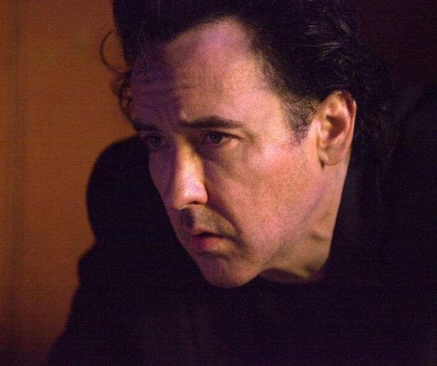 John Cusack begint aan zijn allerlaatste klus in The Bag Man