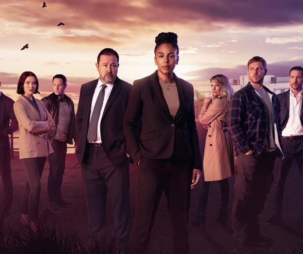 Jenn schiet een paar kinderen te hulp na een brand in The Bay