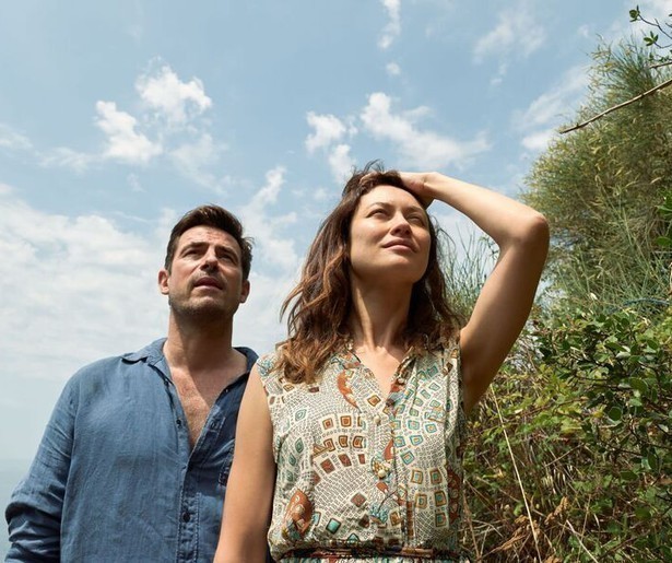 Olga Kurylenko begint zich opeens vreemd te gedragen in The Bay of Silence