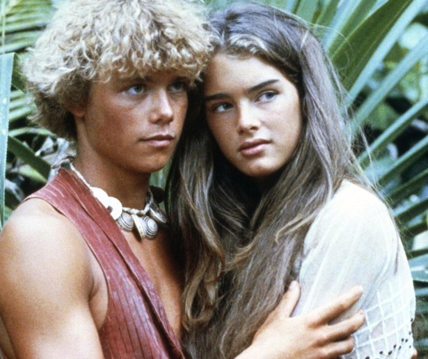Christopher Atkins en Brooke Shields worden verliefd op elkaar in The Blue Lagoon
