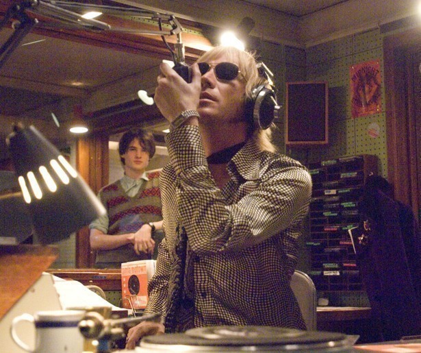 Bill Nighy is de baas van een piraten­radiozender in The Boat That Rocked