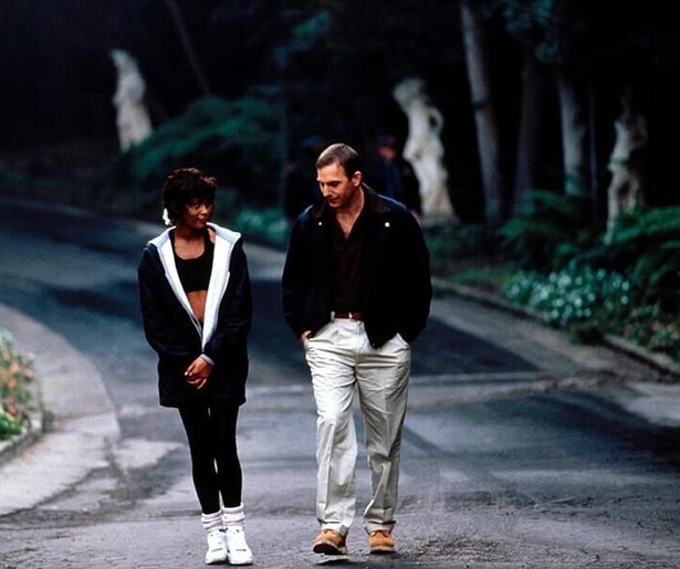 Kevin Costner beschermt Whitney Houston in The Bodyguard