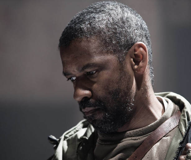 Denzel Washington slaat op de vlucht met een boek in The Book of Eli