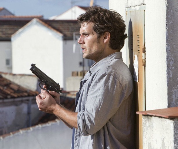 Henry Cavill raakt verstrikt in allerhande onfrisse zaken