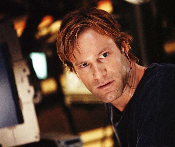 Aaron Eckhart is niet per se de slimste in sciencefictionfilm The Core