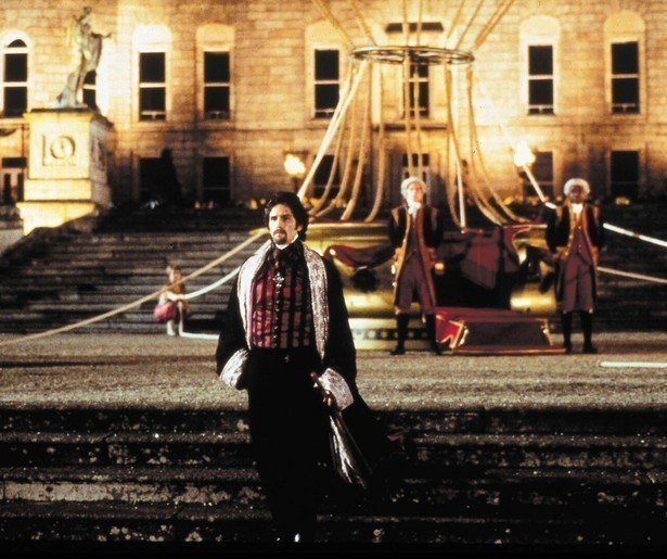 Jim Caviezel speelt een gravende graaf in Buena Vista International