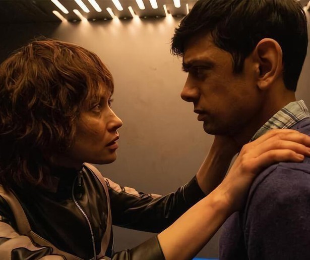 Olga Kurylenko moet een gevaarlijk pakketje bezorgen in The Courier