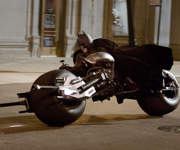 Christian Bale neemt het op tegen Heath Ledger in The Dark Knight