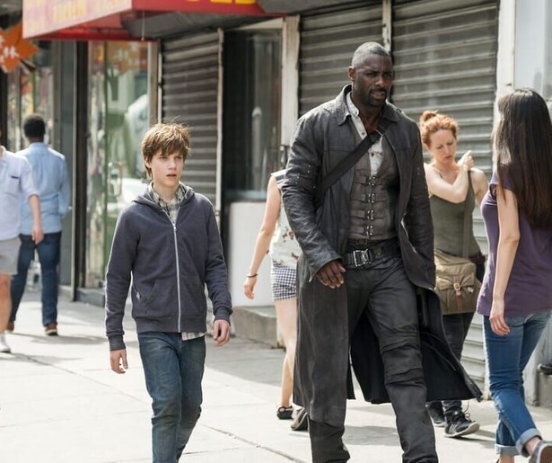 Idris Elba beschermt het universum in The Dark Tower