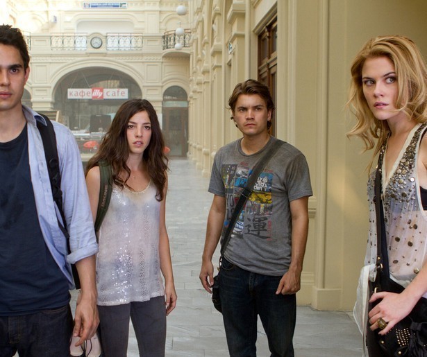 Toeristen vs. aliens in The Darkest Hour