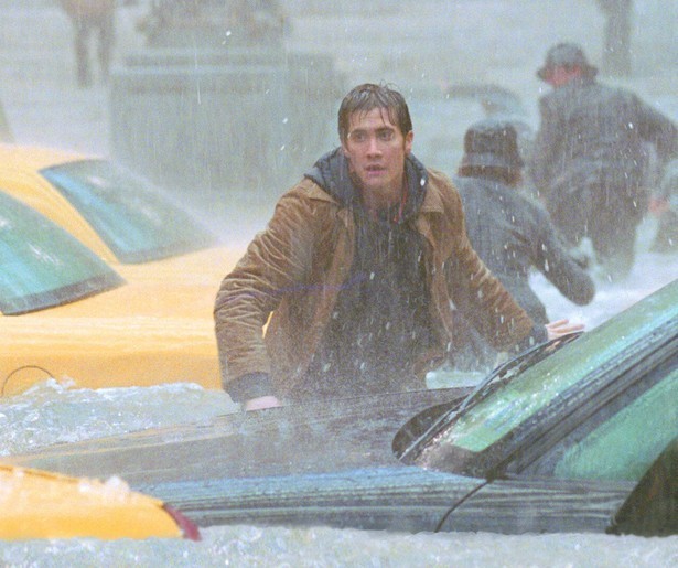 Jake Gyllenhaal wordt in The Day After Tomorrow bedolven onder sneeuw en ijs