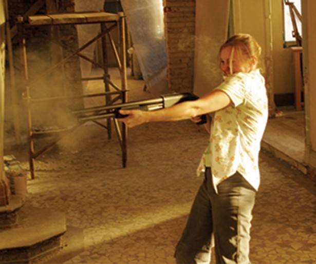 Wesley Snipes neemt het op tegen een gevaarlijke wapenhandelaar in The Detonator