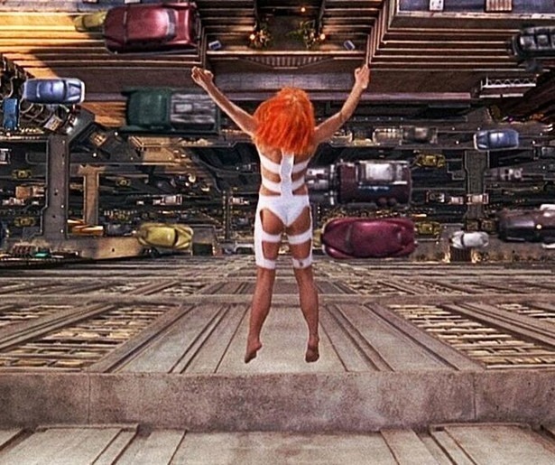 Milla Jovovich moet de aarde zien te redden in The Fifth Element