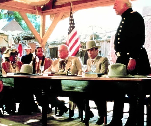 Mark Wahlberg probeert zijn schuld kwijt te raken door te gaan gokken in The Gambler