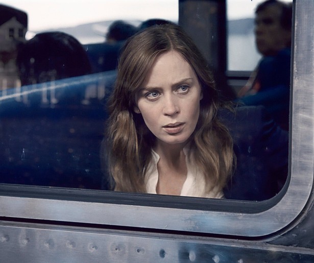 Emily Blunt houdt iedereen in de gaten in thriller The Girl on the Train